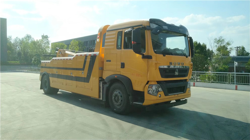 程力清障車現車：國六豪沃單橋拖吊連體清障車已通過國家強制性認證證書，排放標準達到國家環保要求