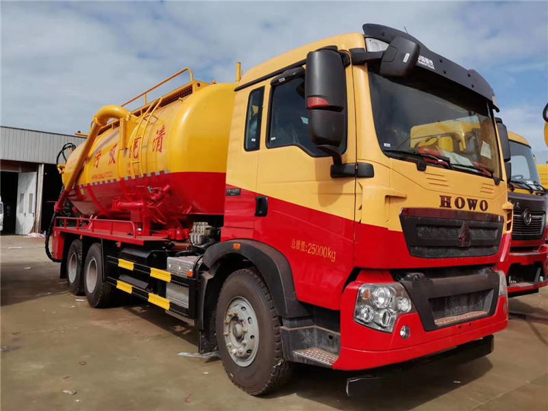 重汽豪瀚清洗吸污車水循環吸污泵作業效率非常高