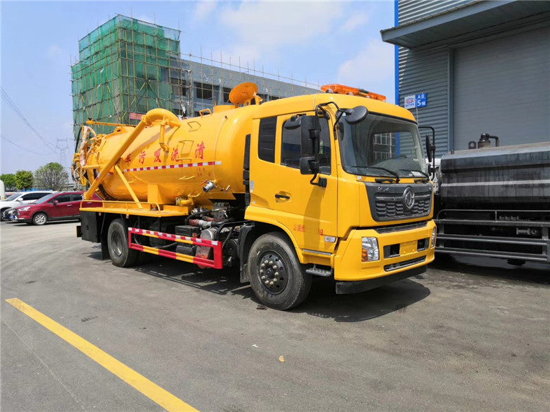 東風天龍國六清洗吸污車配備水循環式吸污泵可長時間進行吸污作業