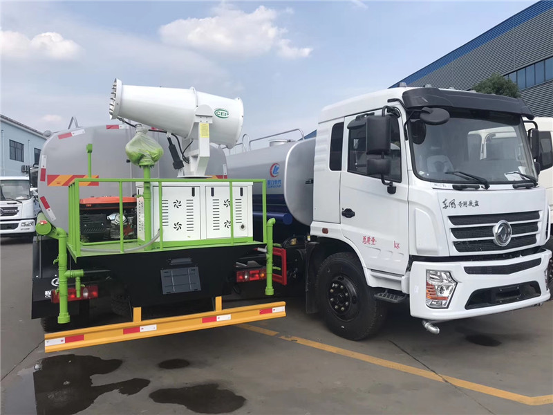 東風(fēng)御虎噴霧降塵車(chē)帶消音雙臂軸流風(fēng)機(jī)配置噴筒高壓霧化系統(tǒng)