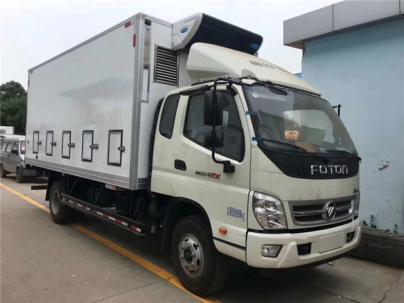 東風(fēng)D9運(yùn)豬車(chē)可實(shí)現(xiàn)豬仔生存空間氣體的流通和恒溫