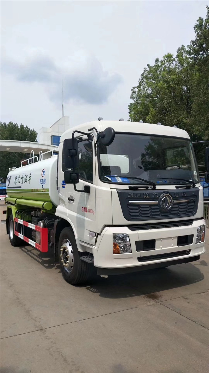 東風多利卡噴灑車帶30米全自動霧炮噴藥機，主要用于綠化帶養護使用