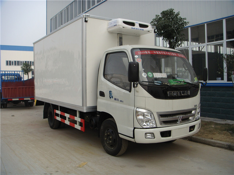  東風(fēng)天龍前四后八冷藏車(chē)采用新技術(shù)、新工藝制造，廂體隔熱