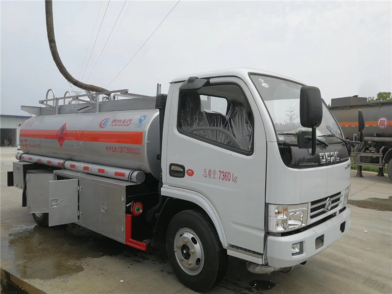 東風多利卡油罐車具有吸油、泵油，多種油分裝、分放等功能