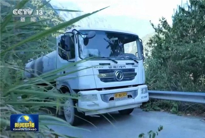 央視新聞報(bào)道程力多功能綠化噴灑車在全國抗旱供水行動(dòng)中被譽(yù)為抗旱神器